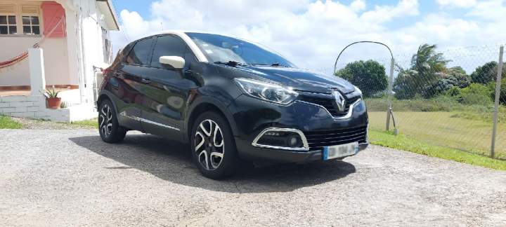Voiture SUV moderne à louer Martinique